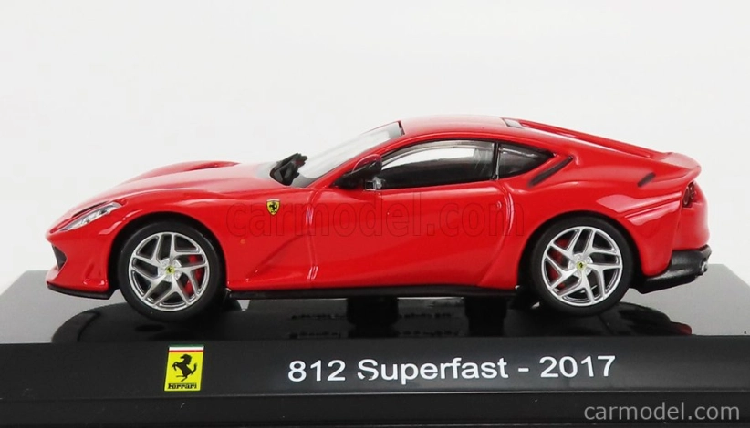 Edicola Ferrari 812 Superfast 2017 - Con Vetrina - S vitrínou 1:43 červená