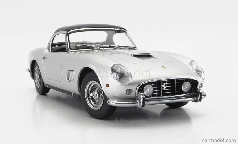 Ferrari 250gt California Spider s pevnou strechou 1960 v mierke 1:18 strieborná