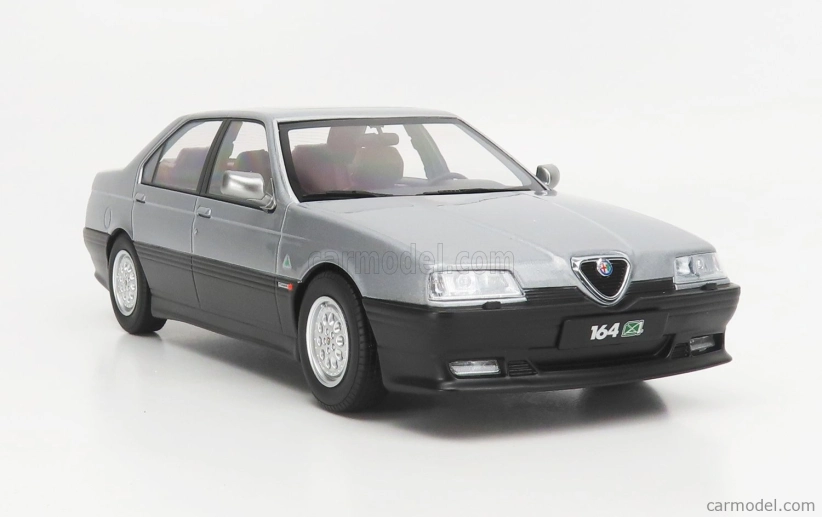 Triple9 Alfa romeo 164 Q4 1994 - Tmavočervený interiér 1:18 Strieborná šedá