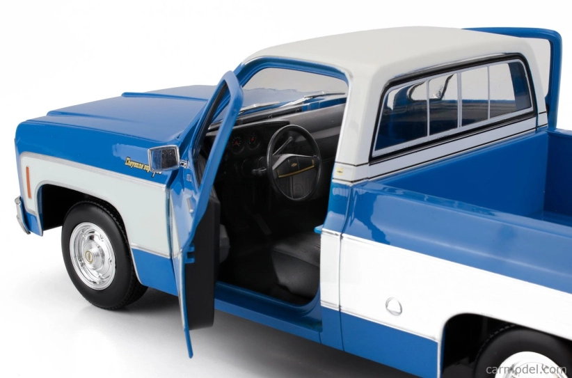 Maisto Chevrolet C-10 Pick-up Cheyenne Super 1974 1:18 modro-biela