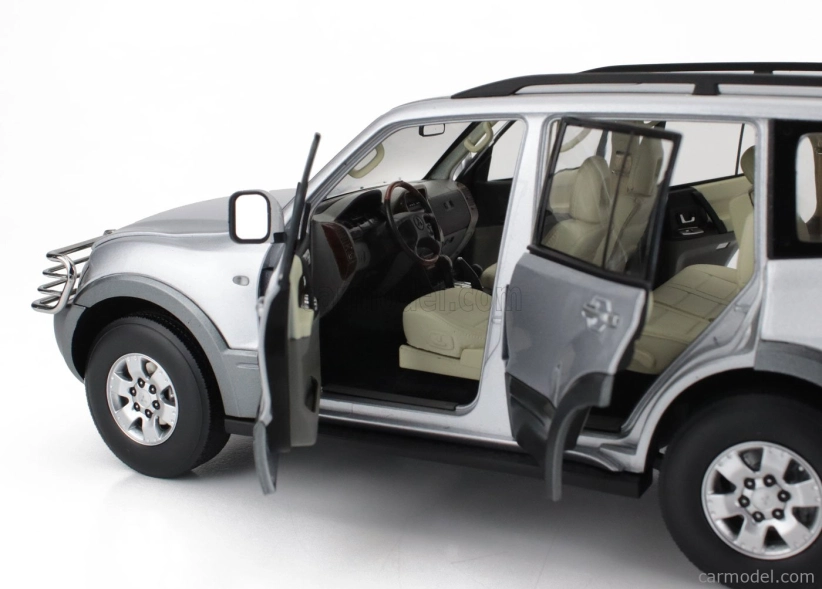Sun-star Mitsubishi Pajero 3.5l V6 V73 2006 1:18 Silver Grey