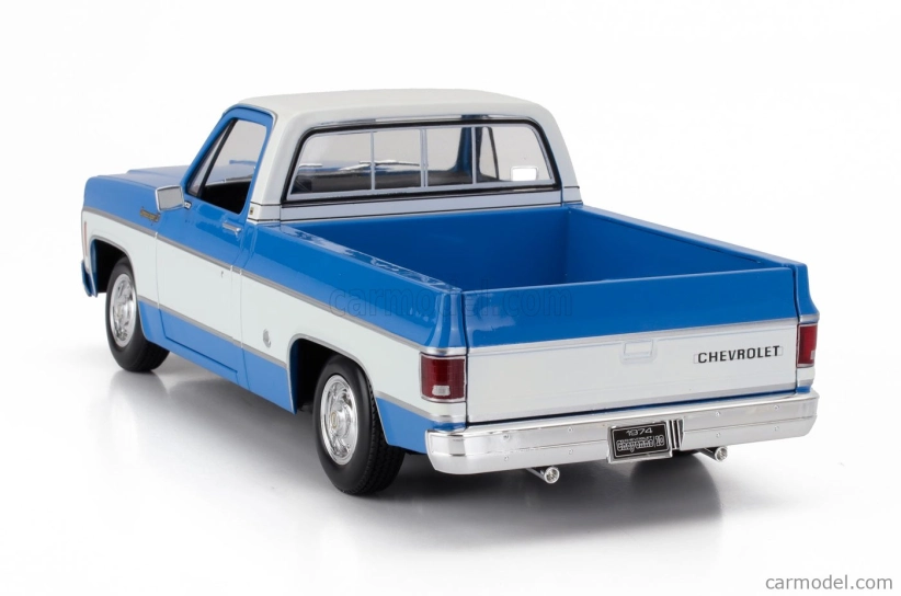 Maisto Chevrolet C-10 Pick-up Cheyenne Super 1974 1:18 modro-biela