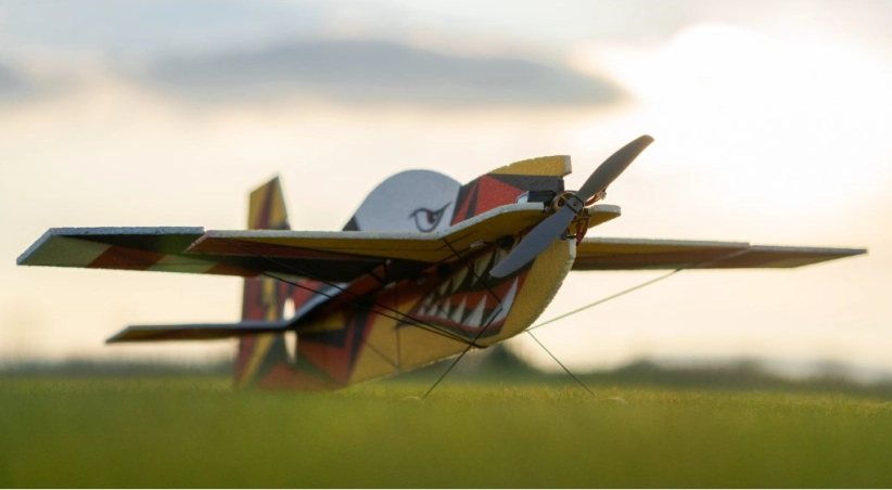 Akrobatický model EXTRA 300, 800 mm stavebnica