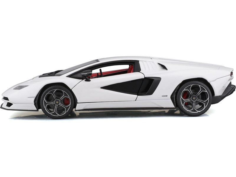 Bburago Lamborghini Countach LPI 800-4 1:24 biela
