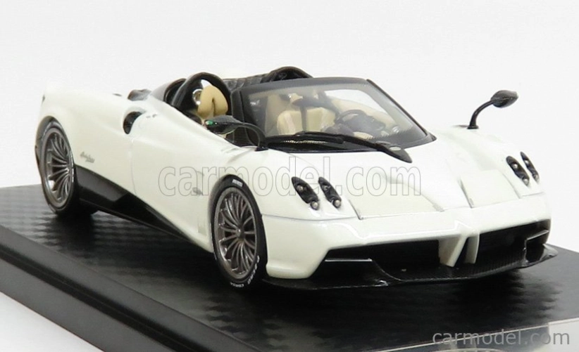 Almost-real Pagani Huayra Roadster 2017 1:43 Bílá