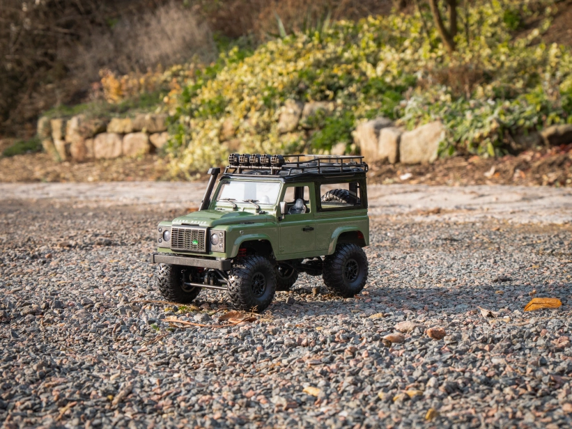 RC auto Land Rover Defender T98 1/12, zelená + náhradní baterie