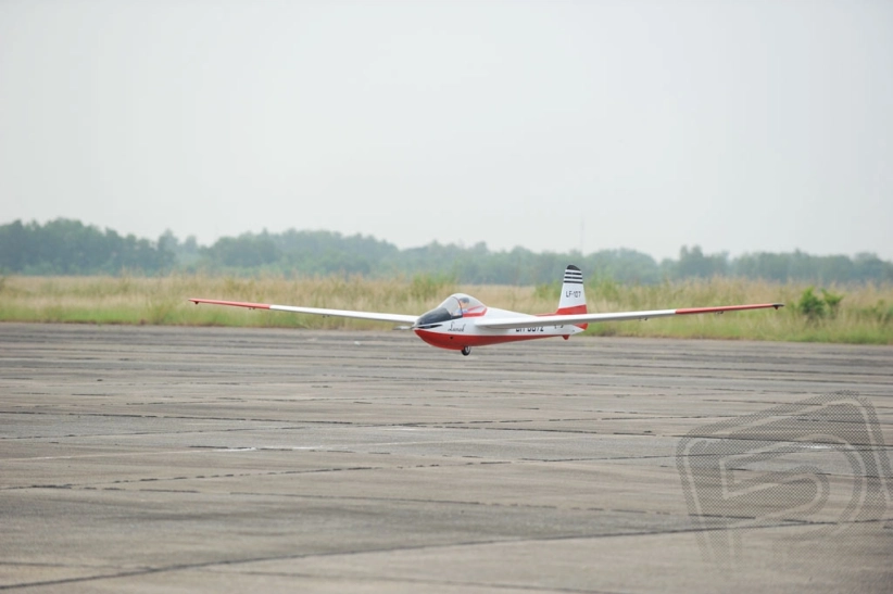 BH145 LF-107 Luňák větroň 6000 mm ARF