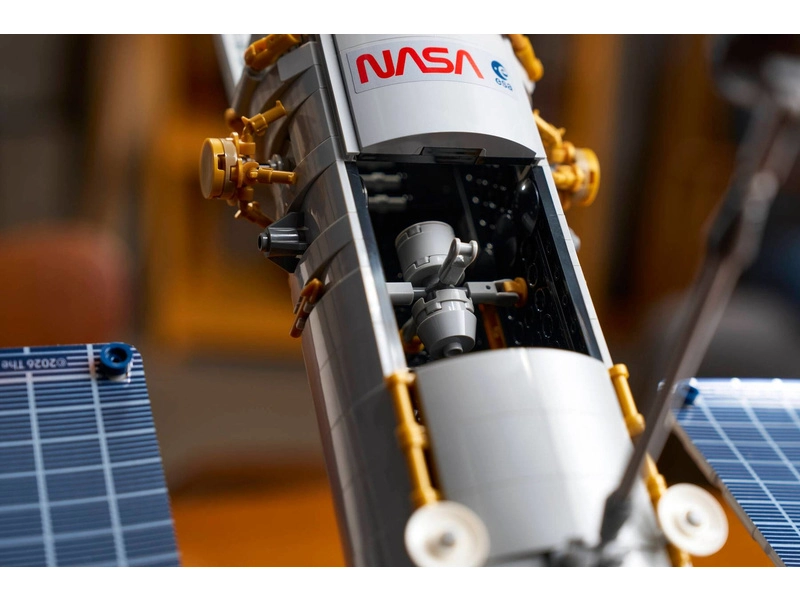 LEGO Editions - Hubbleův vesmírný dalekohled