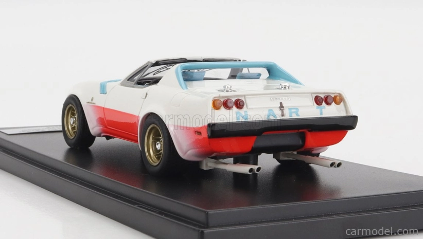 Matrix modely v mierke Ferrari 365 Gtb/4 Nart Spider Open Michelotti Press 1974 1:43 Biela červená