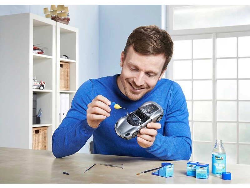 Revell Porsche 918 Spyder (1:24) (sada)