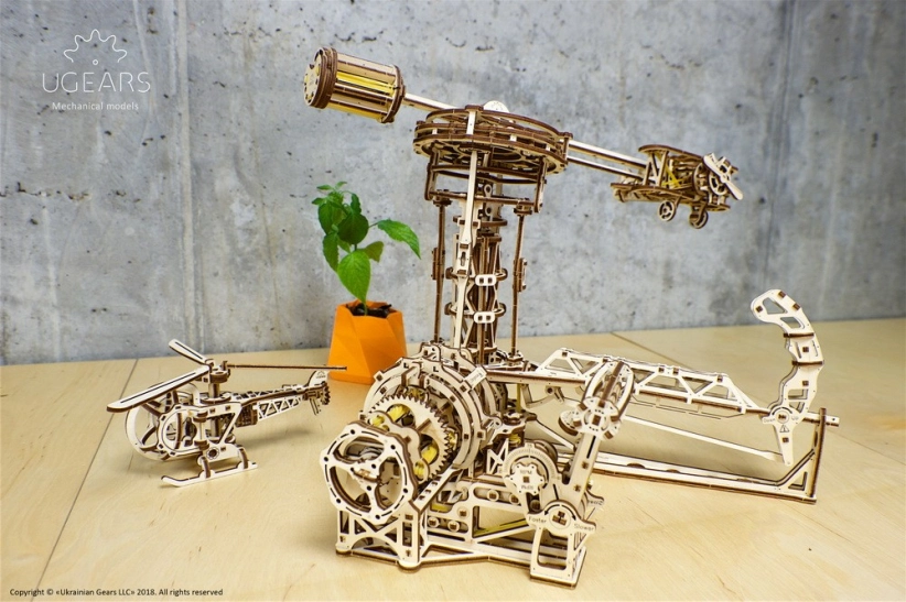 Ugears 3D drevené mechanické puzzle lietajúce stroje