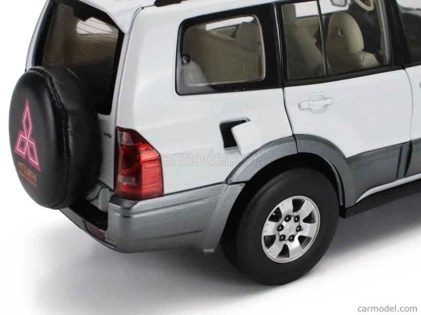 Sun-star Mitsubishi Pajero 3.5l V6 V73 2006 1:18 Bílá Šedá