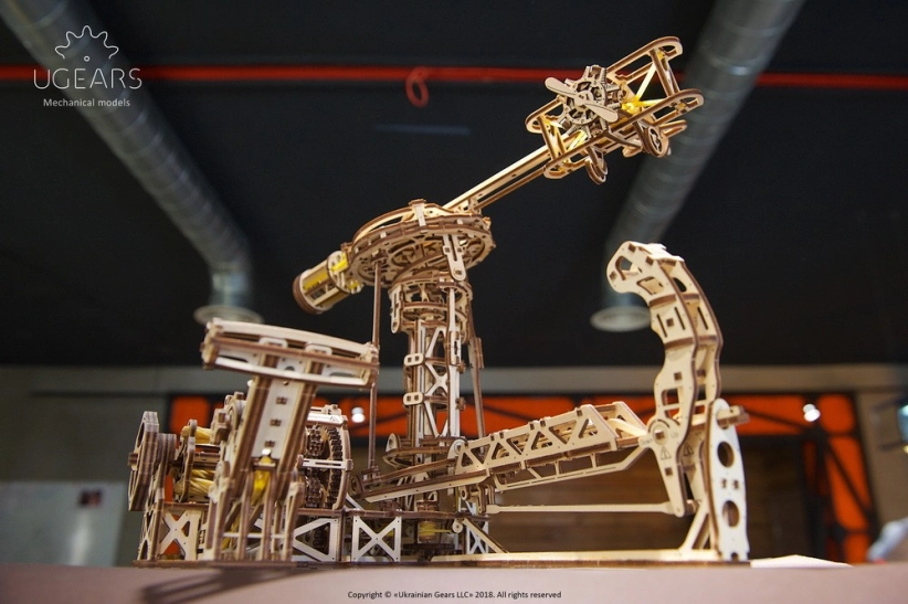 Ugears 3D drevené mechanické puzzle lietajúce stroje