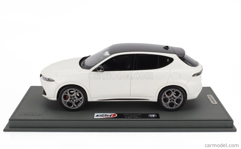Bbr-models Alfa romeo Tonale Tributo Black Roof 2023 - Con Vetrina - S vitrínou 1:18 Bianco Alfa - White Black