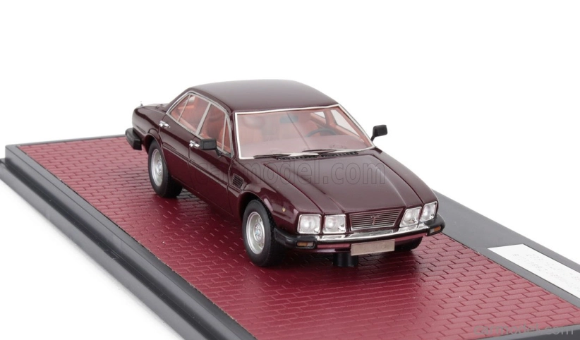 Matrix scale models De tomaso Deauville 2-series 1983 1:43 Red Met