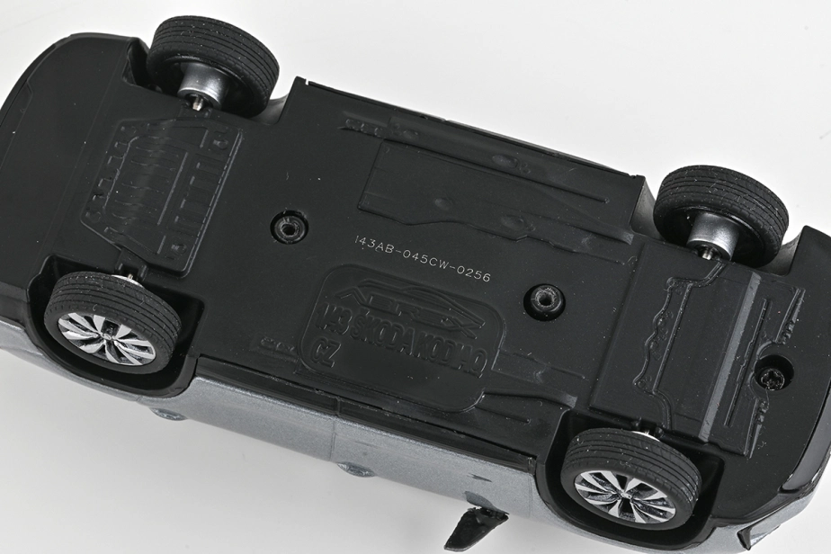 Abrex Škoda Kodiaq II (2023) 1:43 - Strieborná Smoky Diamond Metalíza