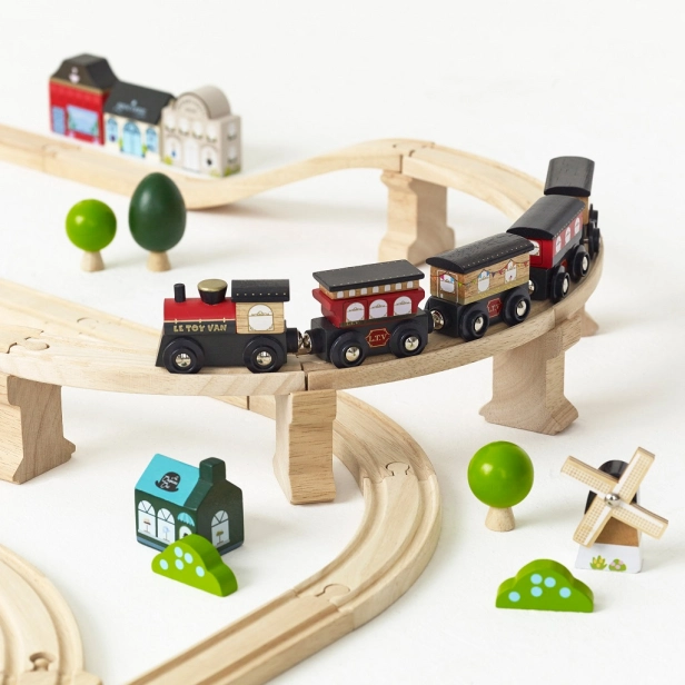 Le Toy Van Train City
