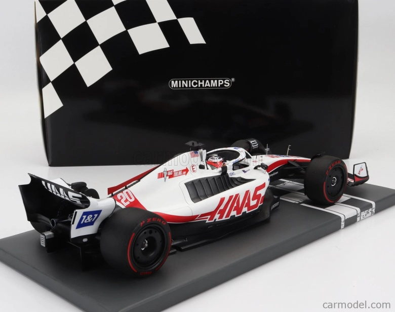 Minichamps Haas F1 Vf-22 Team Haas N 20 Pole Position Brazilian Gp 2022 Kevin Magnussen 1:18 Bílá Černá Červená
