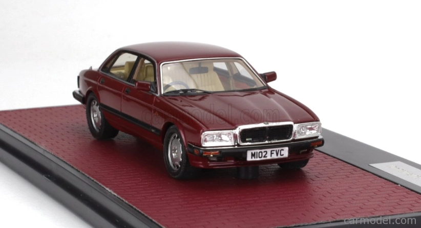 Modely v mierke Matrix Jaguar Xjr (xj40) 1991 1:43 Červená