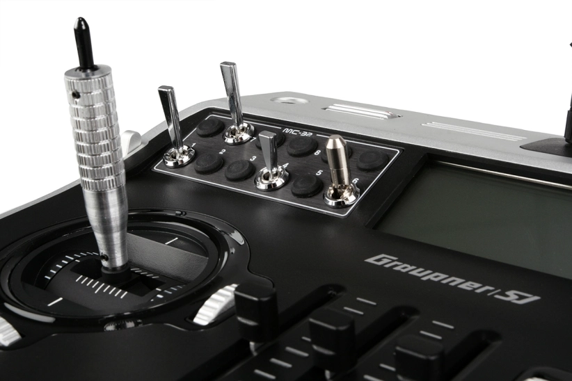 MC-32 PRO HoTT 2,4 GHz s vysielačom BLUETOOTH® v2.1