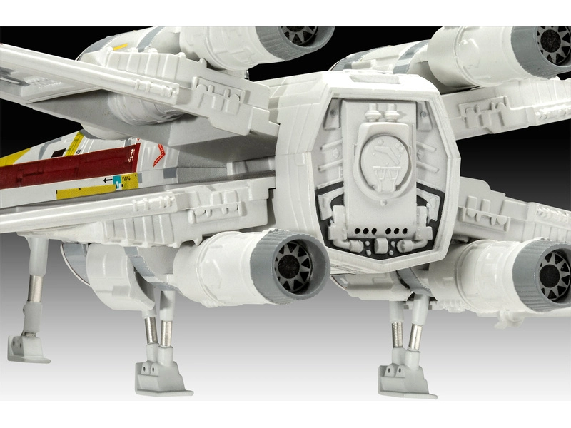 Revell Carson Teva's X-Wing Fighter: The Mandalorian (1:57)