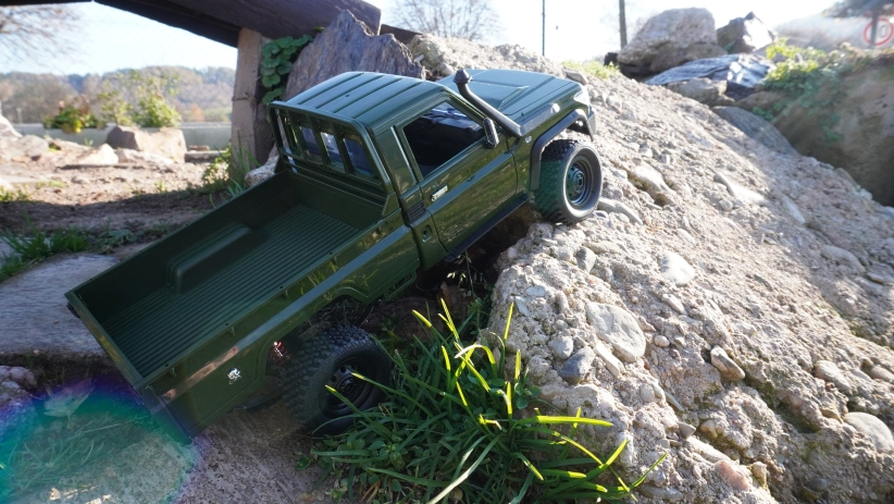 RC auto Land Cruiser Toyota, zelené + náhradná batéria