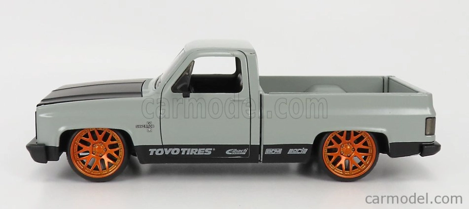Jada Chevrolet C-10 Pick-up Toyo Tires 1985 1:24 Matná Šedá Černá