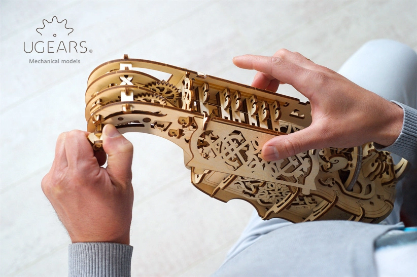 Ugears 3D dřevěné mechanické puzzle Hurdy-Gurdy