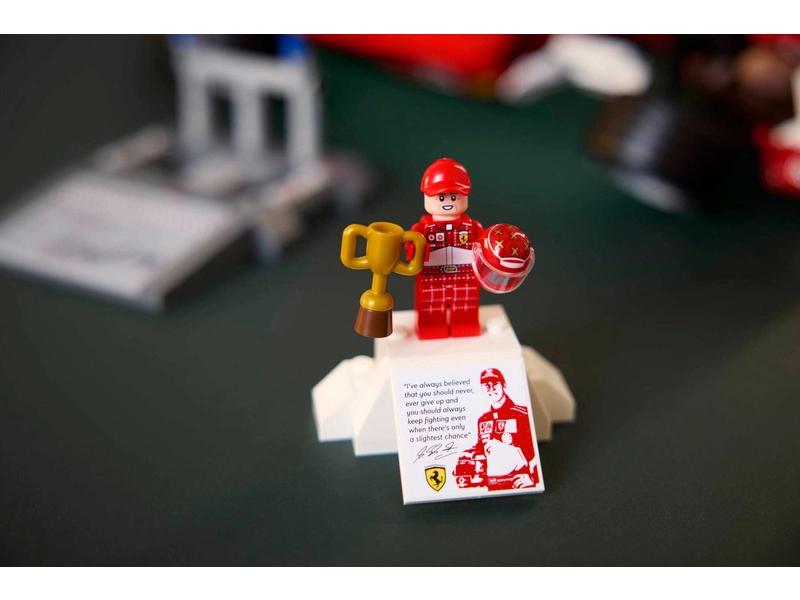 LEGO Icons - Ferrari F2004 a Michael Schumacher