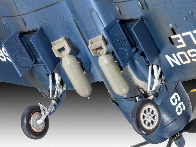 Stíhačka Revell F4U-4 Corsair (1:72)