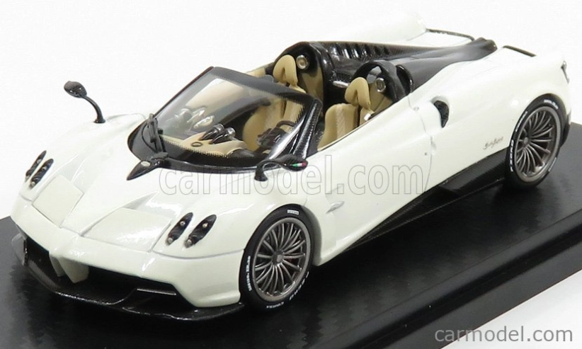 Almost-real Pagani Huayra Roadster 2017 1:43 Bílá