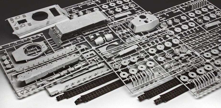 Revell tank Tiger II Ausf. B (Henschel Turret) (1:35)