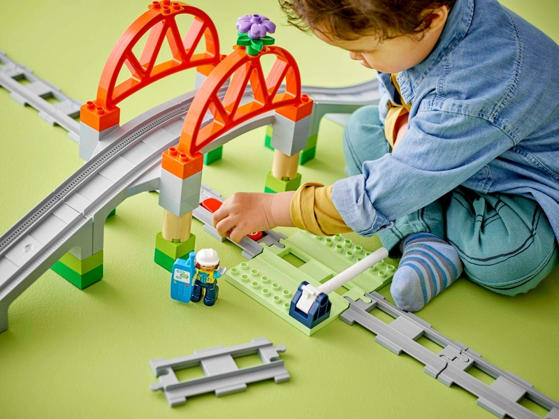 LEGO DUPLO – Železničný most a koľajnice – rozširujúca súprava