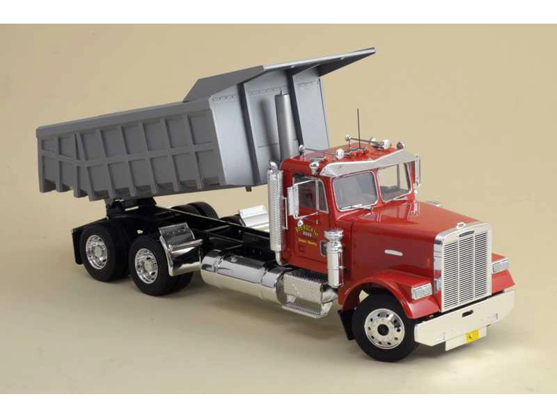 Italeri Freightliner Heavy Dumper Truck (1:24)