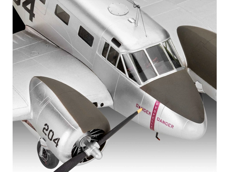 Revell Beechcraft Model 18 (1:48) (súprava)
