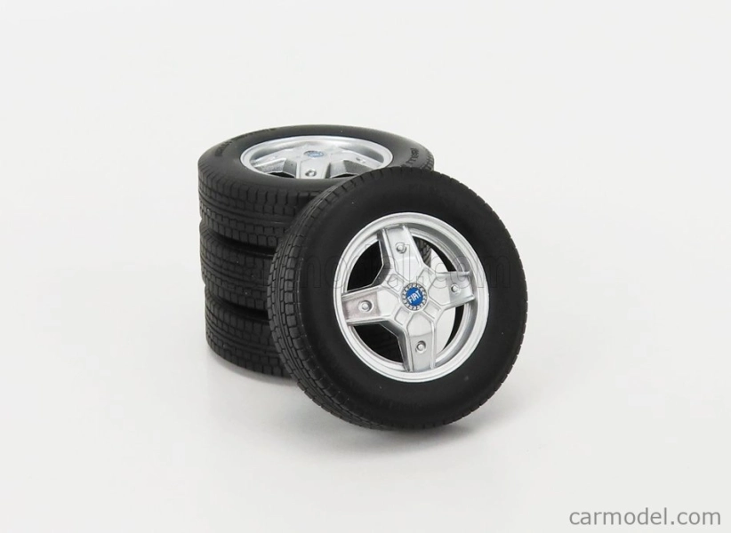 Sada príslušenstva 4x disky kolies a ráfiky pre Fiat 500 Abarth 1968 1:12 Black Silver
