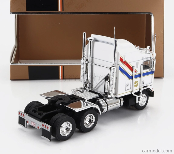 Ixo-models Kenworth K100 Aerodyne Tractor Truck 3-assi 1976 1:64 Bílá