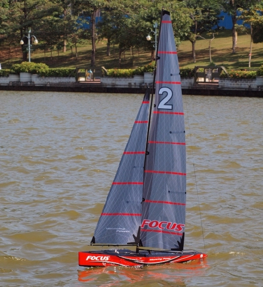 RC plachetnica Focus V2