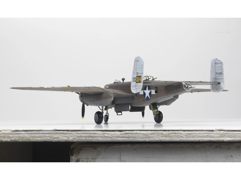 Academy North American B-25D USAAF Pacific Theatre (1:48)