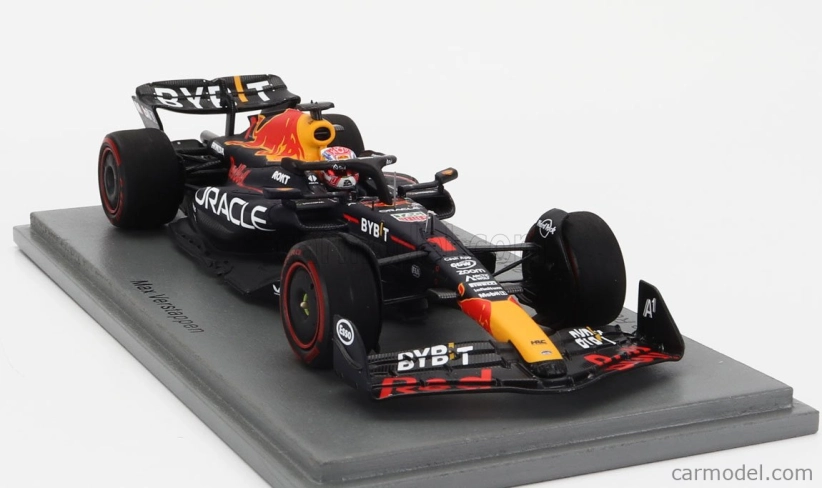 Spark-model Red bull F1  Rb19 Team Oracle Red Bull Racing N 1 World Champion Winner British Gp 2023 Max Verstappen 1:43 Matt Blue