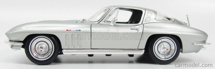 Maisto Chevrolet Corvette Coupe 2-dverový 1965 1:18 Strieborný
