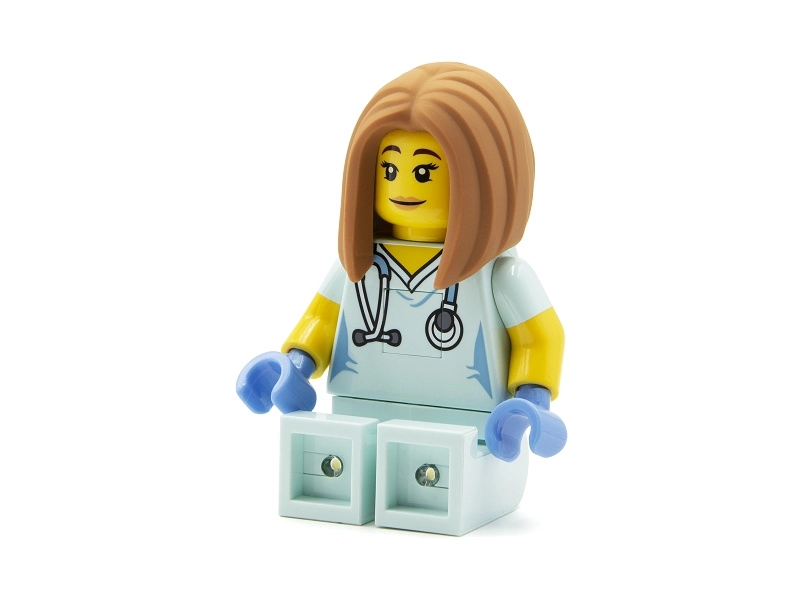 LEGO baterka – Ikonická zdravotná sestra