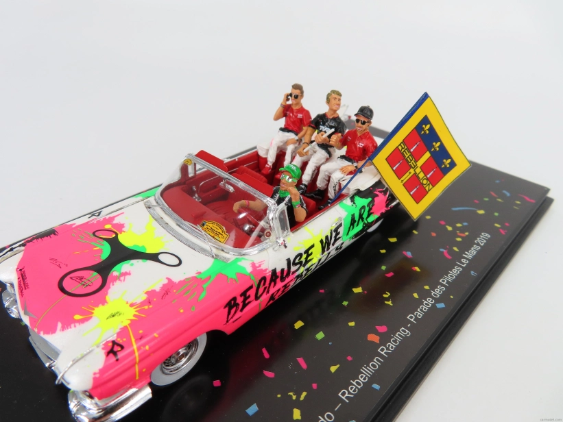 Spark-model Cadillac Eldorado Biarritz Cabriolet 1959 - Parade Des Pilotes Team Rebellion Racing 24h Le Mans 2019 T.laurent - G.menezes - N.berthon 1:43 Biela Ružová Čierna
