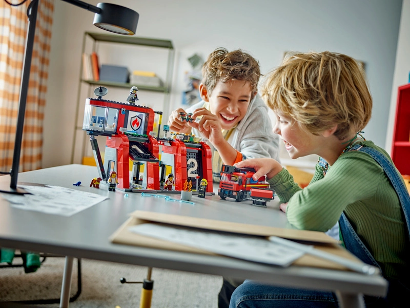 LEGO City - Hasičská stanica s hasičským vozidlom