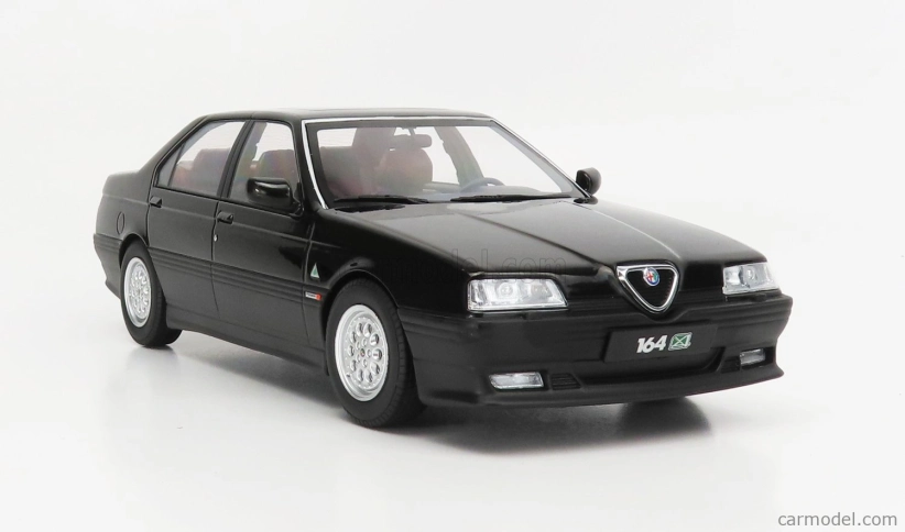 Triple9 Alfa romeo 164 Q4 1994 - Tmavo červený interiér 1:18 čierna