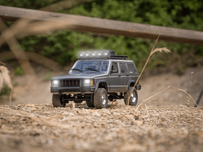 RC auto SUV Legend 4x4 1:12 4WD, strieborná + náhradná batéria
