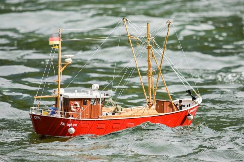 RC loď Jule Fischkutter 800mm stavebnice