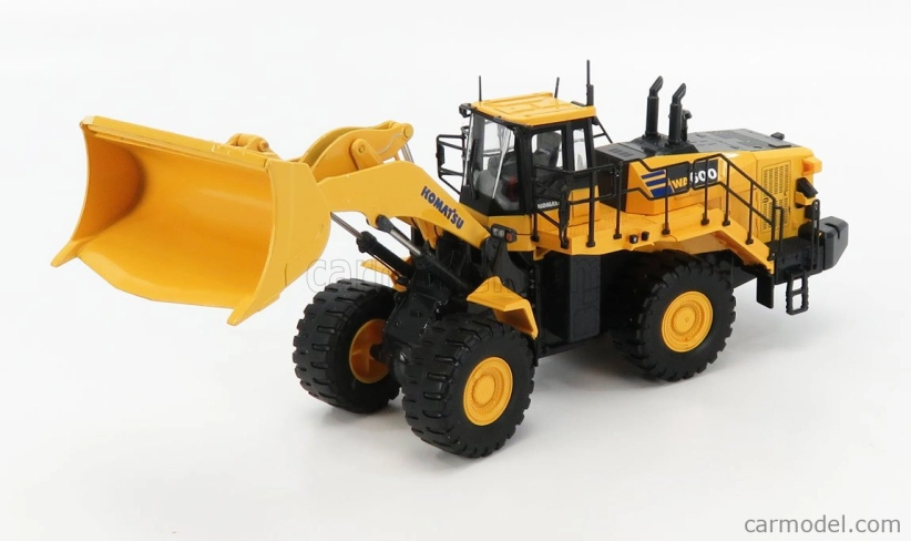Universal hobbies Komatsu Wa600 Ruspa Gommata - škrabací traktor 1:50 žltá čierna