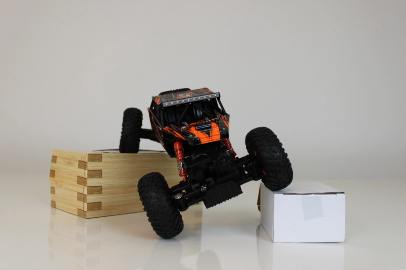 RC crawler Engine 1:18, oranžová