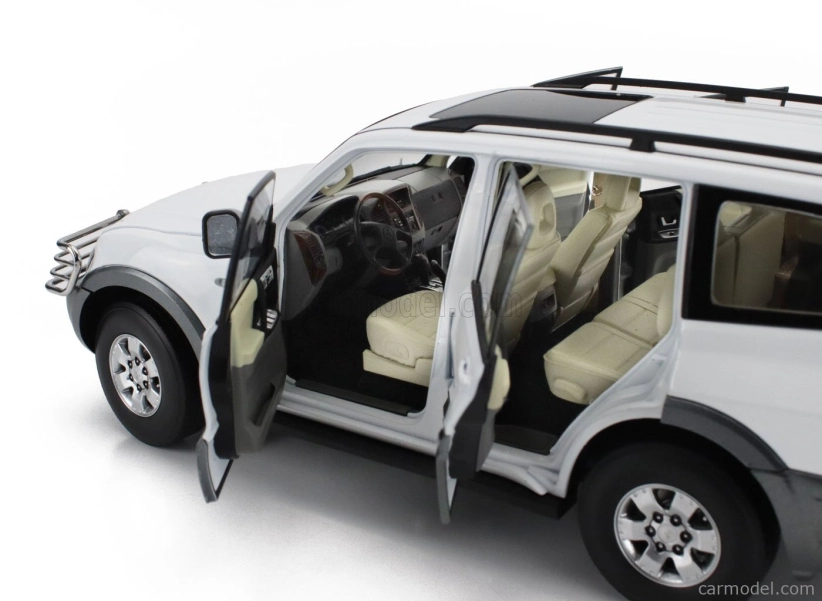 Sun-star Mitsubishi Pajero 3.5l V6 V73 2006 1:18 Bílá Šedá